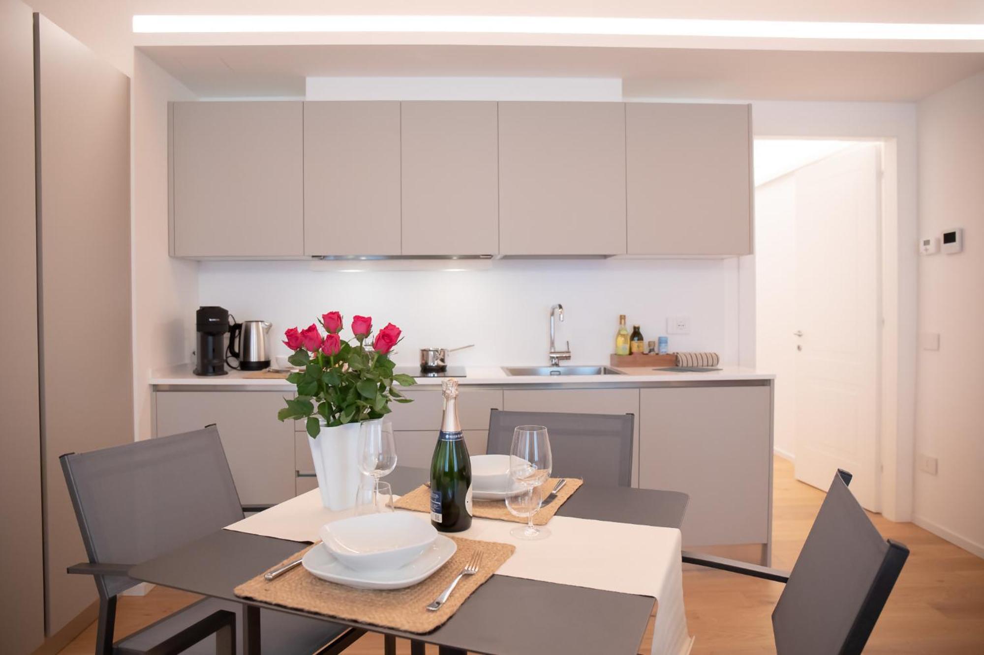 Romantic White Apartment - 5 Minutes From The Lake Como Exterior photo