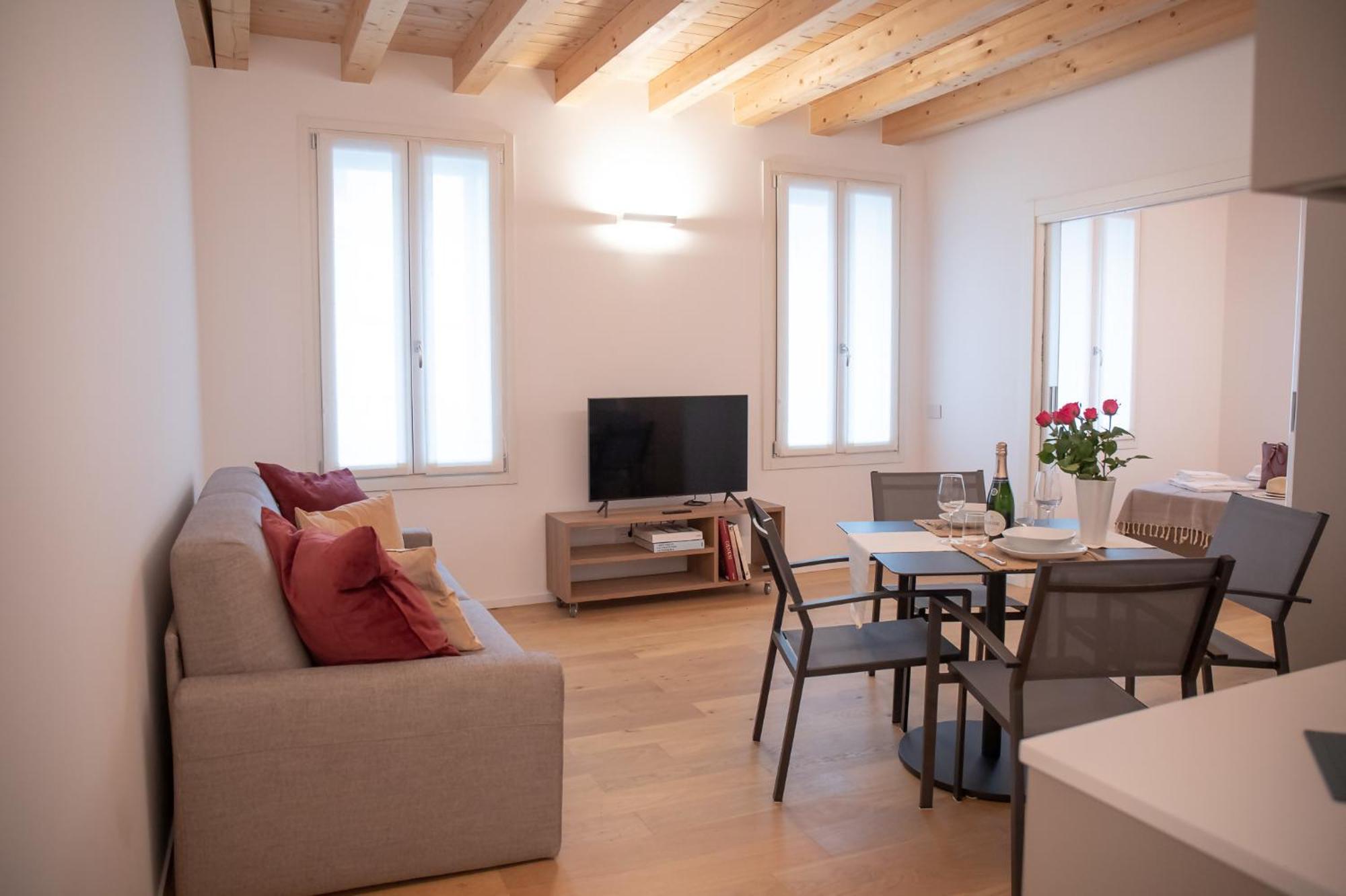 Romantic White Apartment - 5 Minutes From The Lake Como Exterior photo