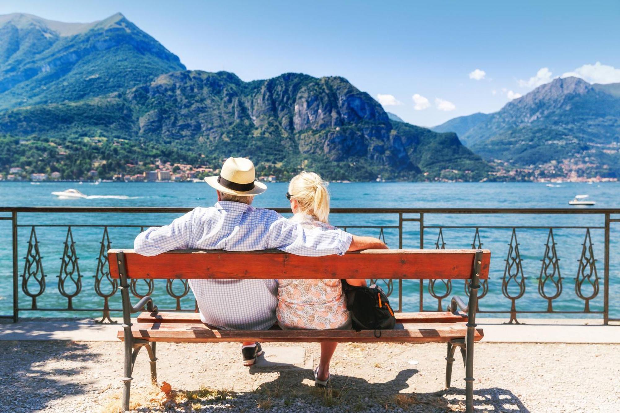 Romantic White Apartment - 5 Minutes From The Lake Como Exterior photo
