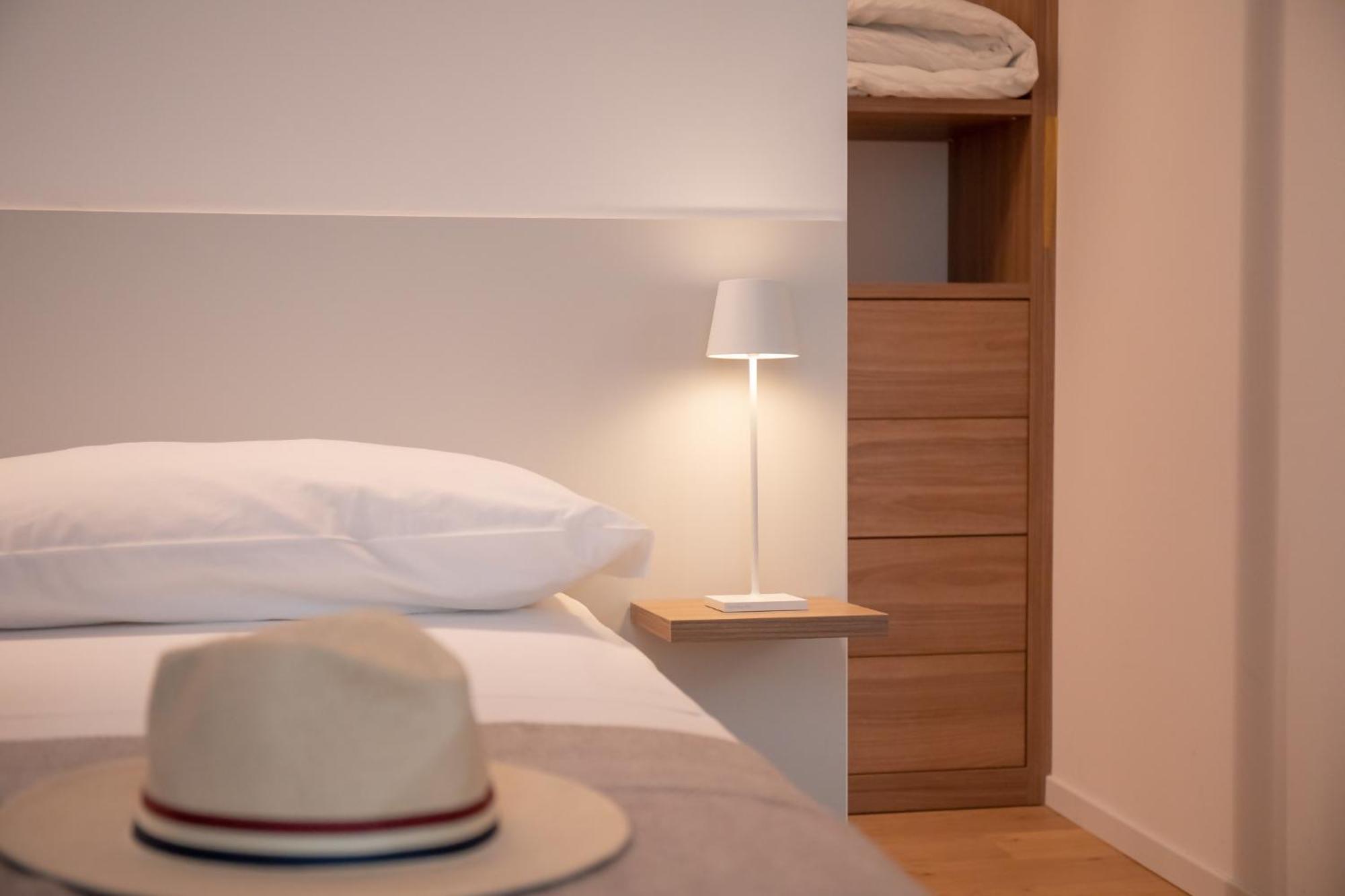 Romantic White Apartment - 5 Minutes From The Lake Como Exterior photo