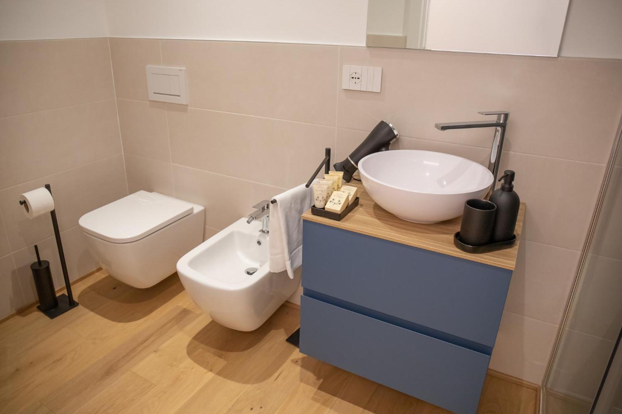 Romantic White Apartment - 5 Minutes From The Lake Como Exterior photo