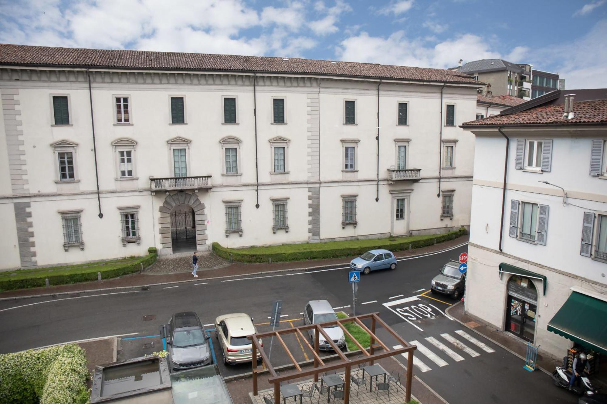 Romantic White Apartment - 5 Minutes From The Lake Como Exterior photo